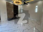 1 kanal modern design double heighted luxury brand new...