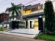 1 kanal Modern design house is available for sale In New...
