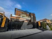 1 Kanal Modern Furnished House with Basement & Swimming Pool