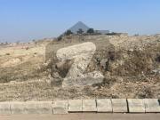 1 Kanal Plot Near Lake Very Close To Possession