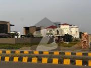 1 kanal plot near to park and masjid