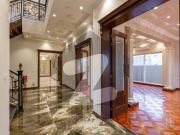 1 Kanal SLIGHTLY USE Luxurious House for Sale in DHA...