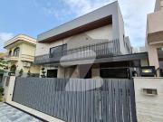 1 Kanal Straight Line Modern Designer House For Sale