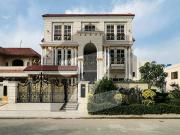 1 Kanal Ultra Spanish House With Gas 7000 Covered Area...