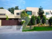 1 Kanal Well Maintained Modern Bungalow For Sale In...