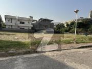 1 kanal with 9 Marla extra land paid dead end plot