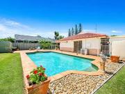 1 Mayra Court, Mermaid Waters, QLD 4218