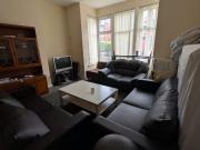 1 Room Available in Estcourt avenue Headingley LS6