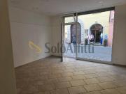 1 vetrina Via Giuseppe Garibaldi 79 2051 monolocale 35mq