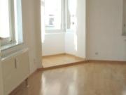 1 Zimmer Wohnung mit separater Küche und BALKON zu...