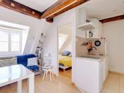 1ER LES HALLES STUDIO DERNIER ETAGE ASCENSEUR