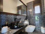 2000 Sq. Yds. Well Maintained Super Luxurious Fully...