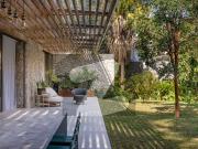 2000 Yards Bungalow For Rent Having A Big Garage And...