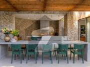 2000 Yards Bungalow For Rent Having A Big Garage And...