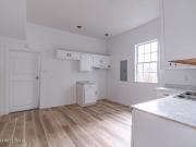 2008 W Burnett Ave