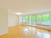 208 10 Shallmar Boulevard in Toronto: Forest Hill North...