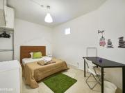 209052 Quarto com cama de casal em.