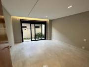 2092 Sobrado com 4 suítes plenas, 3 vagas de garagem,...