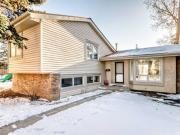 20 123 Queensland Drive Se, Calgary, AB, T2J 5J4...