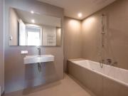 20. Etage | 3 Zimmer Erstbezug | 19 m² Loggia | Pool,...