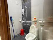 20x70 1,400 Built Up Leasehold 5rooms 3baths Fully...