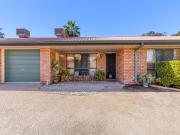 2/102 Harris Street, Emerald, QLD 4720 Townhouse for...