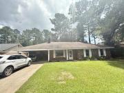 2102 Oleary Ln, Columbus, MS 39702
