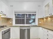 2/10 Commodore Street, MCMAHONS POINT Apartment for rent...