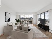 211 155 E 5th Street North Vancouver, British Columbia