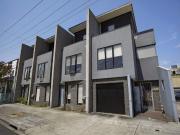 2/11 Langwells Parade, Northcote
