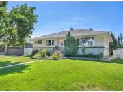 2135 54 Avenue Sw, Calgary, AB, T3E 1L8 house for sale List.