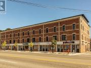 213 760 Lakeshore Road E, Mississauga, ON, L5E 1C7...