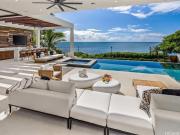 213 Kaalawai Pl, Honolulu, HI 96816