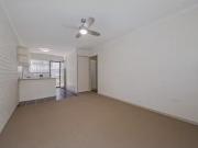 2/19 Gladstone Street, Coorparoo Apartment for rent...