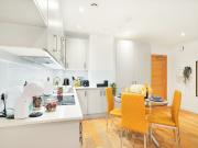 21 High Street Feltham, London TW13, 1 bed flat to rent,...