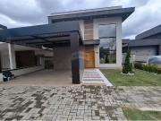 220 Área Útil Casa de Condomínio Alugar, 4 Dormitórios...