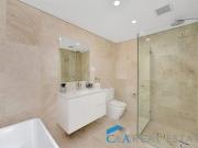 Modern 5 Bedroom, 3 Bathroom Family Duplex with Garage &...