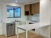 2/21 Gordon Street, Labrador, QLD 4215