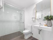 Luxe 'Ivy & Eve' Apartment with Glittering City...