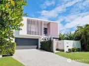 2/2 St Pauls Place, Surfers Paradise, QLD 4217