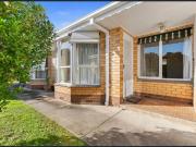 Neat, effortless unit in leafy Clapham