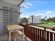 Spacious and bright Esplanade apartment