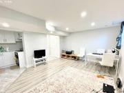 232 Narinia Cres Newmarket ON L3X 2E1 3 Bedroom House...