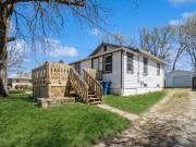 2345 E 37th Ct, Des Moines, IA 50317