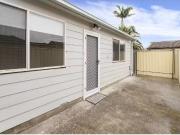 2/37 Kapooka Avenue, Dapto House for rent Listed by...
