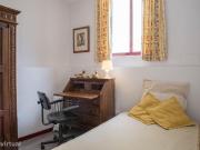 239382 Quarto com cama de solteiro em.