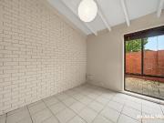 2/3 Hakea Street, Queanbeyan NSW 2620 Townhouse For Rent...