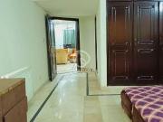 2400 Ft² Flat for Rent