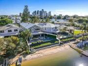 2/42 Verdichio Avenue, Mermaid Waters, QLD 4218