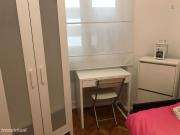24453 Quarto com cama de solteiro em.